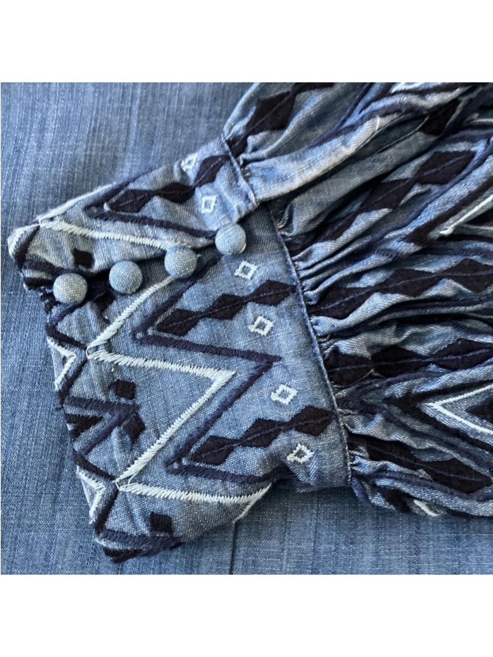 Chico’s Tunic L/12/2 Blouse Chambray Embroidered Puff Sleeves V-Neck Artsy Boho. - Picture 9 of 12
